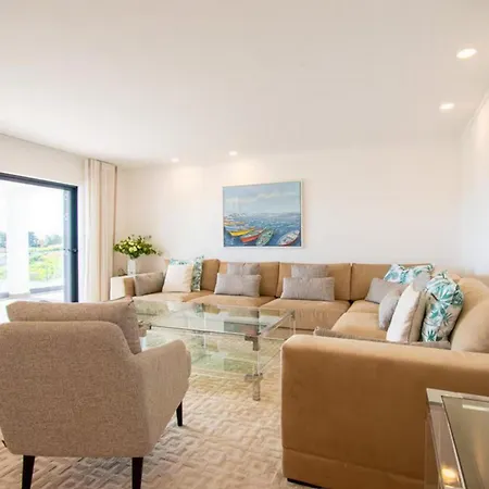 Magnificent 6-bedroom *