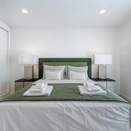 Magnificent 6-bedroom