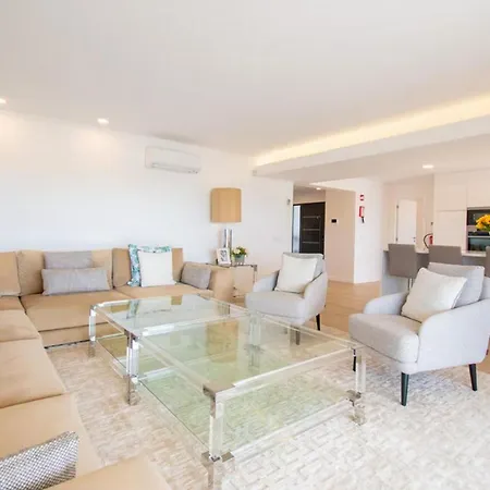 Magnificent 6-bedroom Villa